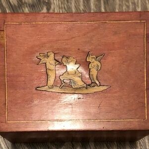 🎄 Small wooden  trinket box, cherub design inlay jewellery
